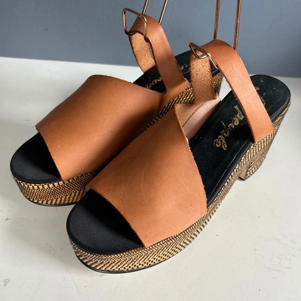 Free People Y2K Platform Sandals Size 38 Retro Boho Tan Leather Block Heel Spain